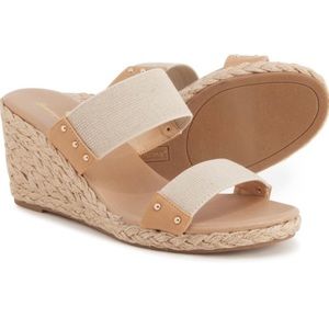 Tommy Bahama Super Wedge Sandals Women's Tan with gold accents Size 9